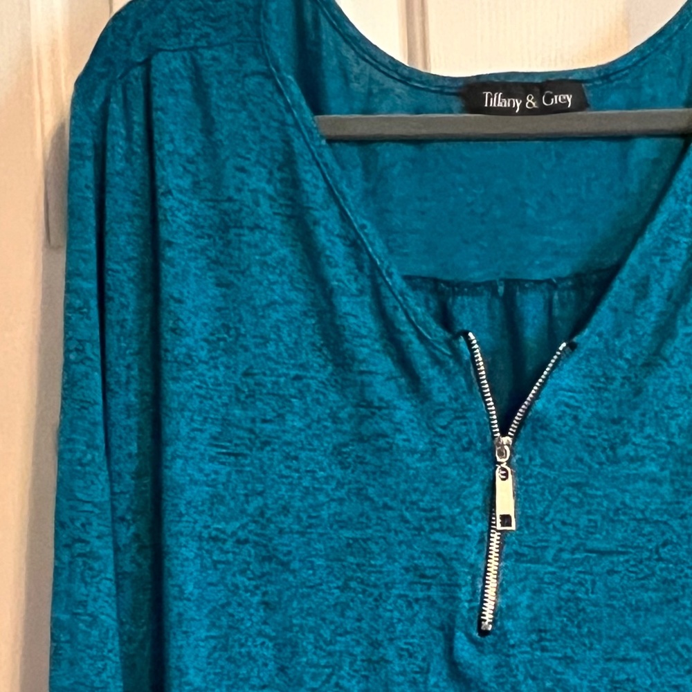 Tiffany & Grey Womens Long Sleeved Shirt
